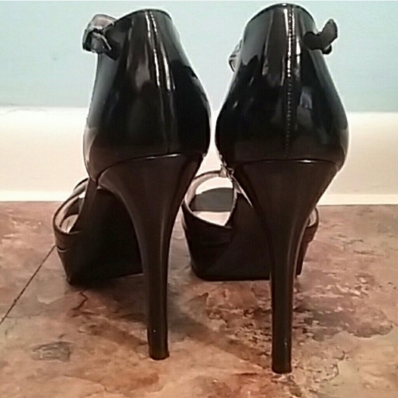 Marc Fisher t-strap 4.5” black patent heels - Picture 4 of 6